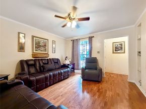 5223 Heathercrest Street, Houston TX 77045