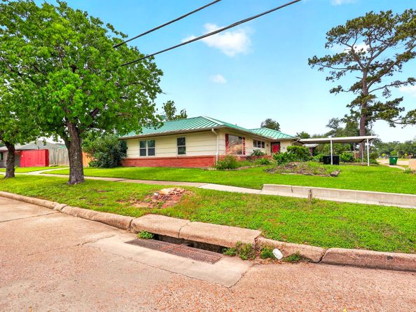 8001 Hammerly Boulevard, Houston TX 77055