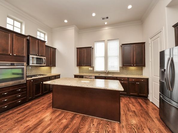 2061 Fannin Station N, Houston TX 77045