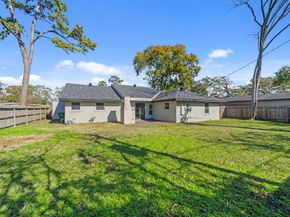 10151 Brinwood Drive, Houston TX 77043