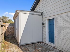 10151 Brinwood Drive, Houston TX 77043