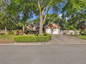 1014 N Rivershire Drive, Conroe TX 77304