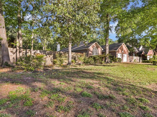 1014 N Rivershire Drive, Conroe TX 77304
