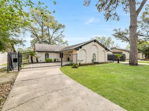 7522 Deep Forest Drive, Houston TX 77088