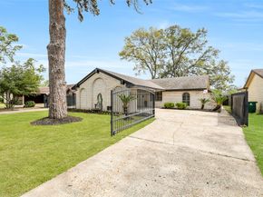 7522 Deep Forest Drive, Houston TX 77088