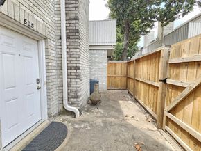 3800 Tanglewilde Street 605, Houston TX 77063