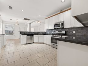 14914 W Bend Dr, Houston TX 77082