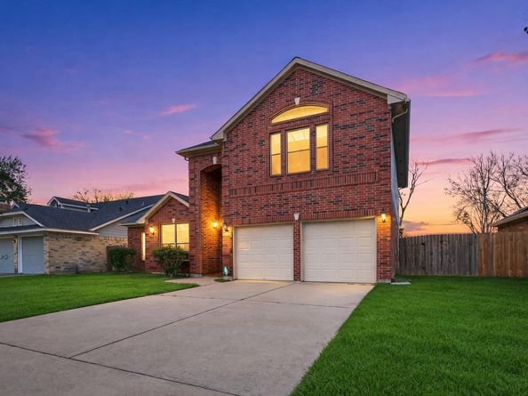 14914 W Bend Dr, Houston TX 77082