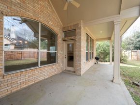 22 W Windsor Hills Circle, Conroe TX 77384