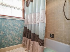 1123 Candlelight Lane, Houston TX 77018