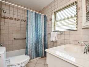 1123 Candlelight Lane, Houston TX 77018