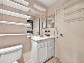 10855 Meadowglen Lane 722, Houston TX 77042