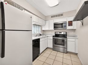 10855 Meadowglen Lane 722, Houston TX 77042