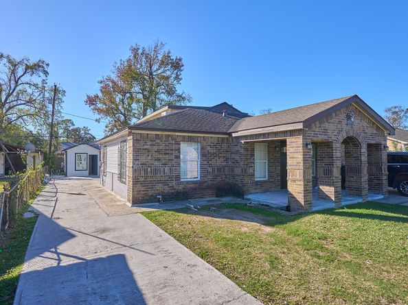 9010 Linda Vista Road, Houston TX 77078