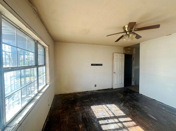 3825 Seabrook Street, Houston TX 77021