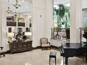 3525 Sage Road 718, Houston TX 77056