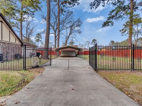6715 Sandy Oaks Drive, Houston TX 77050
