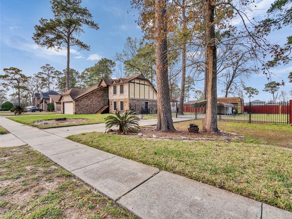 6715 Sandy Oaks Drive, Houston TX 77050