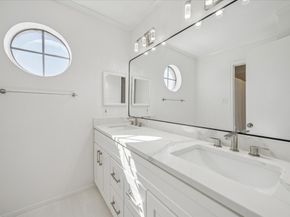 2220 Bering Drive 26, Houston TX 77057