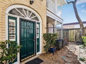 2220 Bering Drive 26, Houston TX 77057