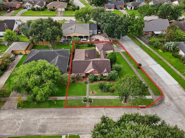 10602 Sagetrail Drive, Houston TX 77089