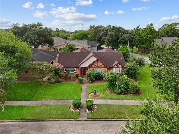 10602 Sagetrail Drive, Houston TX 77089