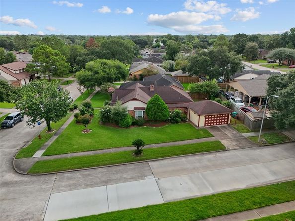 10602 Sagetrail Drive, Houston TX 77089