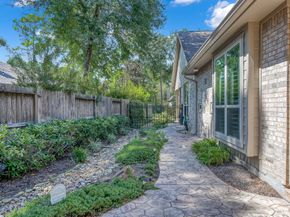 35 E Bellmeade Place, The Woodlands TX 77382