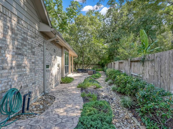 35 E Bellmeade Place, The Woodlands TX 77382