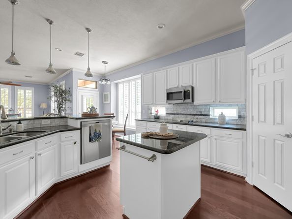 35 E Bellmeade Place, The Woodlands TX 77382