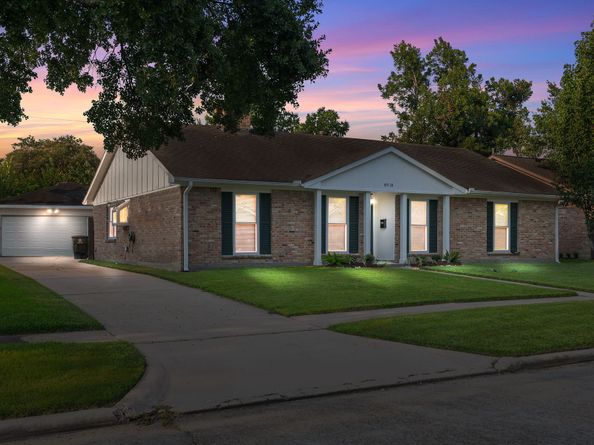 8918 Langdon Lane, Houston TX 77036