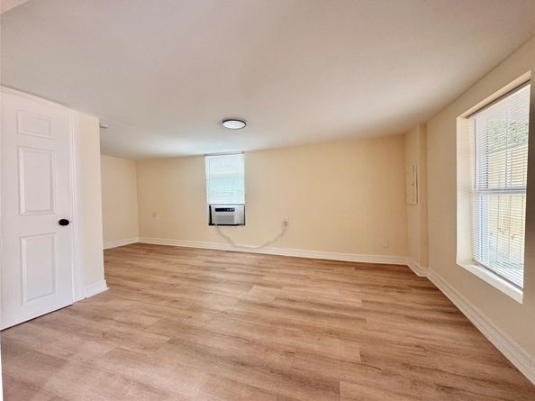27 Norwood Street, Houston TX 77011