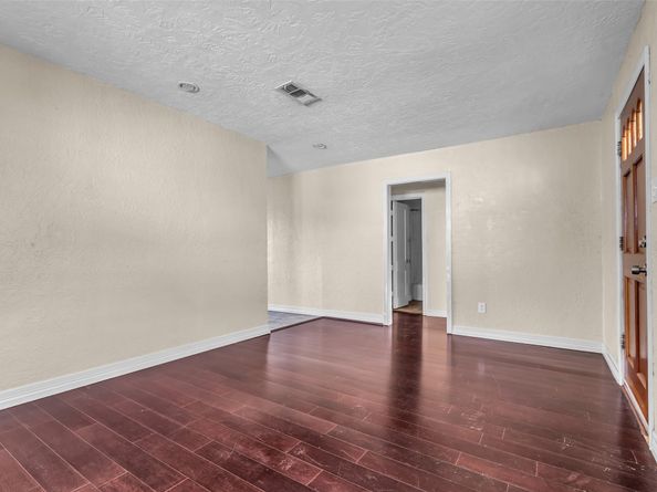 131 E 31st 1/2 Street, Houston TX 77018