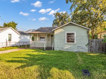 131 E 31st 1/2 Street
