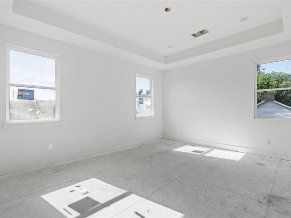 1504 Hussion St, Houston TX 77003