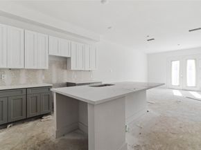 1504 Hussion St, Houston TX 77003