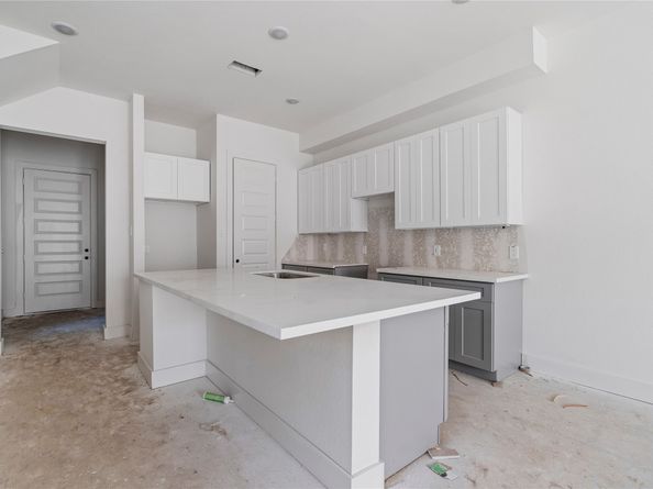 1504 Hussion St, Houston TX 77003