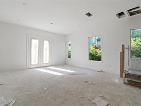 1504 Hussion St, Houston TX 77003