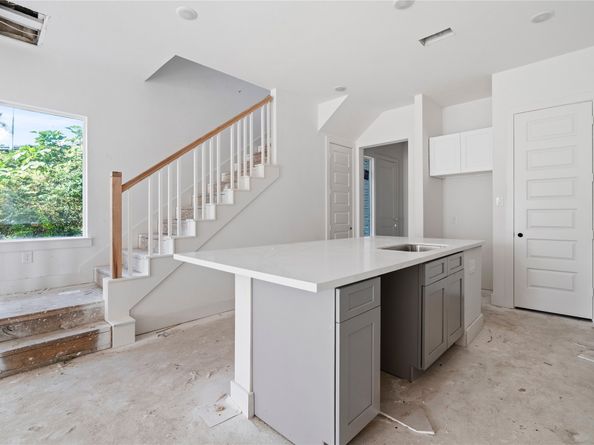 1504 Hussion St, Houston TX 77003
