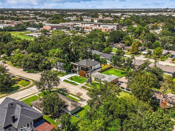 8102 Montridge Drive, Houston TX 77055