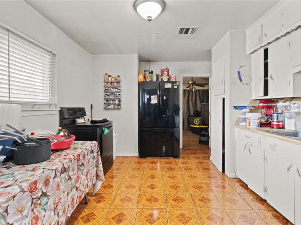 5702 Wood Creek Way, Houston TX 77017