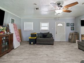 5702 Wood Creek Way, Houston TX 77017