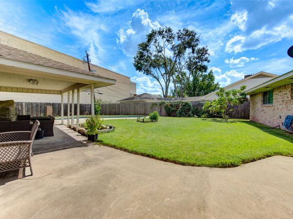 3307 Freshmeadows Drive, Houston TX 77063