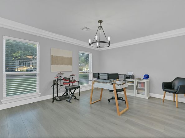 5122 Braesheather Drive, Houston TX 77096