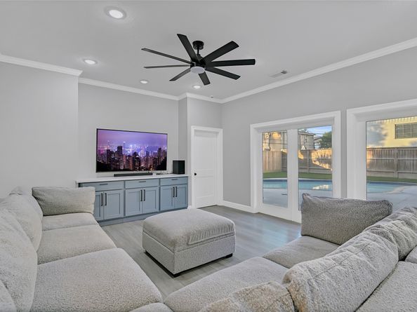 5122 Braesheather Drive, Houston TX 77096