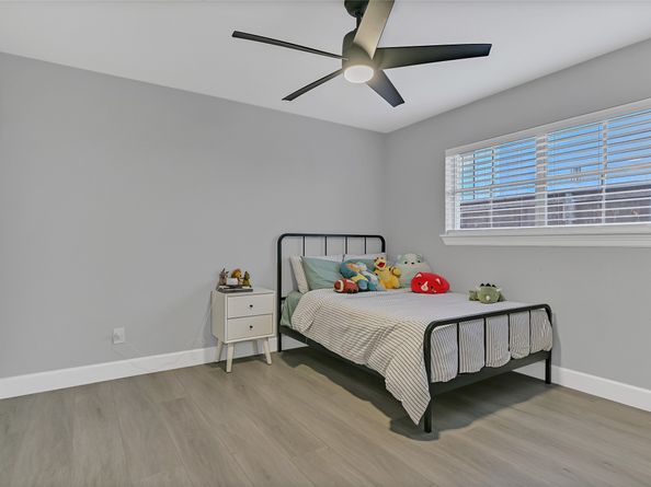 5122 Braesheather Drive, Houston TX 77096