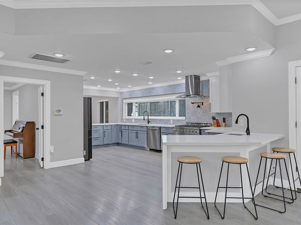 5122 Braesheather Drive, Houston TX 77096