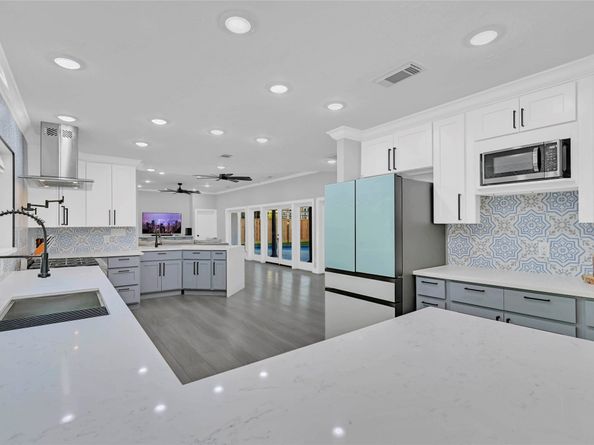 5122 Braesheather Drive, Houston TX 77096