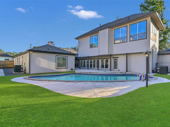 5122 Braesheather Drive, Houston TX 77096