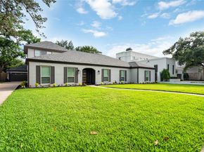 5122 Braesheather Drive, Houston TX 77096